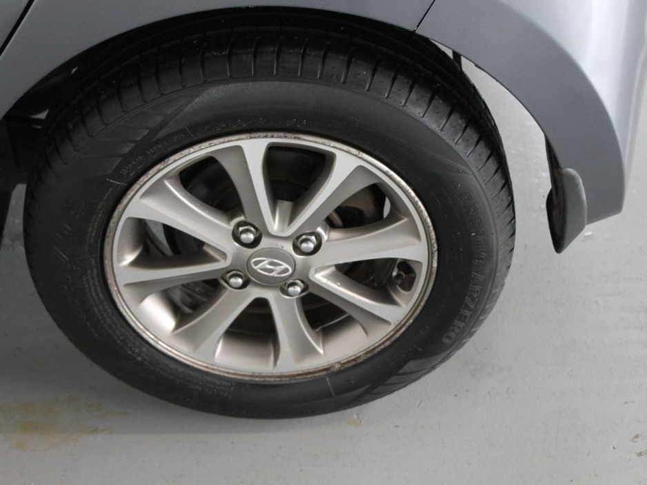 2015 Hyundai i10 - image 28