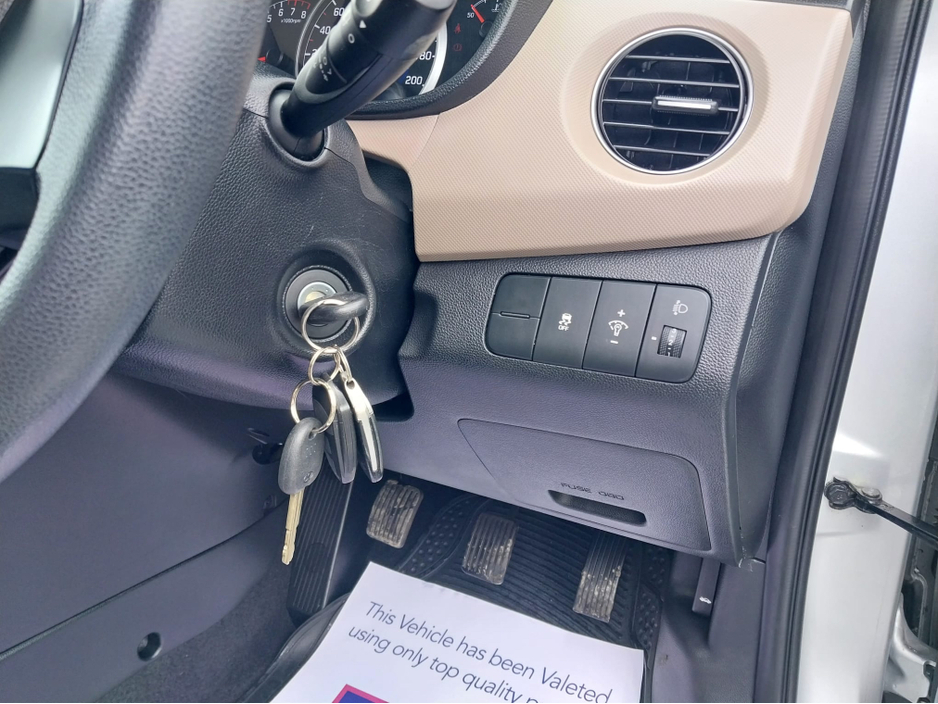 2015 Hyundai i10 - image 20