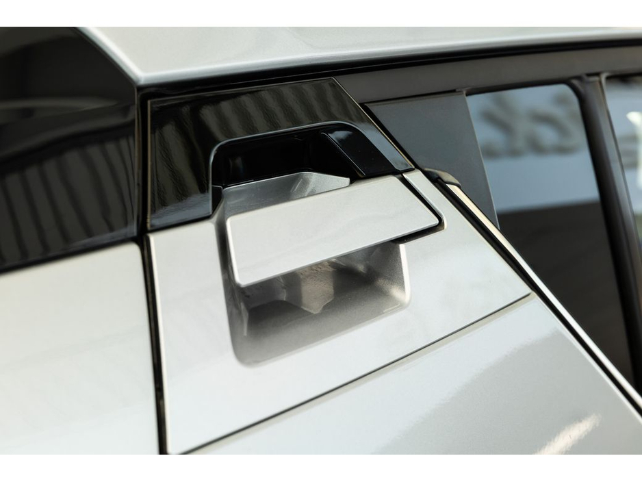 2023 Toyota C-HR SOL HYBRID €26,899