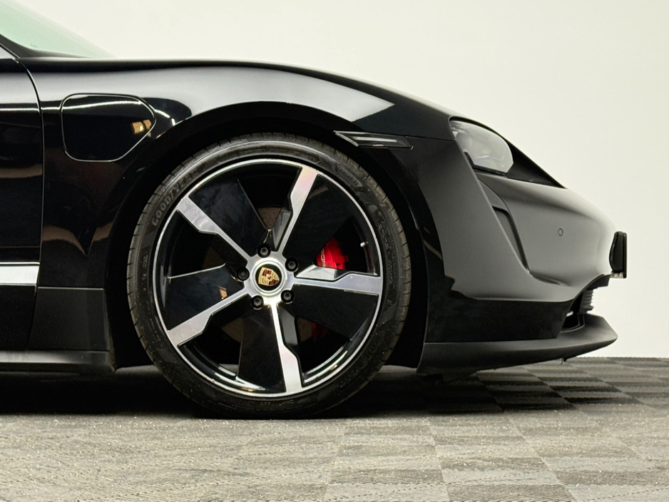 2022 Porsche Taycan - image 8