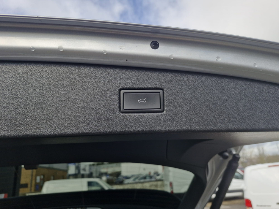 2022 Volkswagen Tiguan R-LINE 2.0 TDI D7F 150HP 5DR AU €41,950