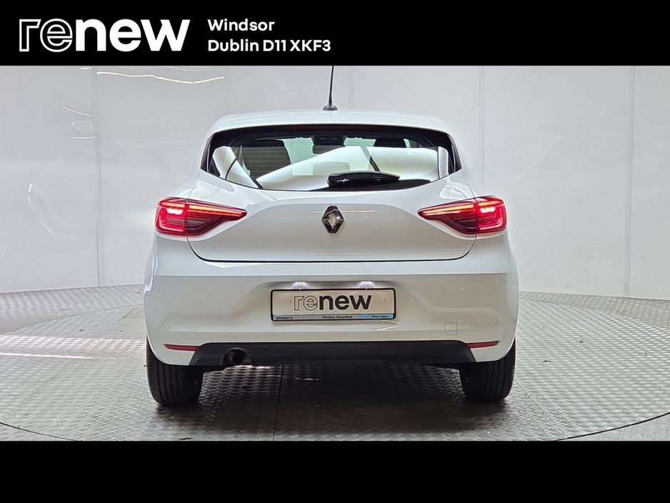 2022 Renault Clio Iconic TCe 90 €15,995