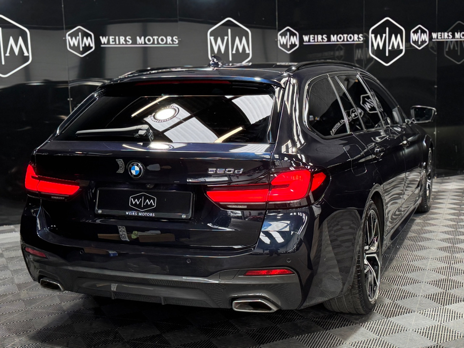 2021 BMW 5 Series - image 9