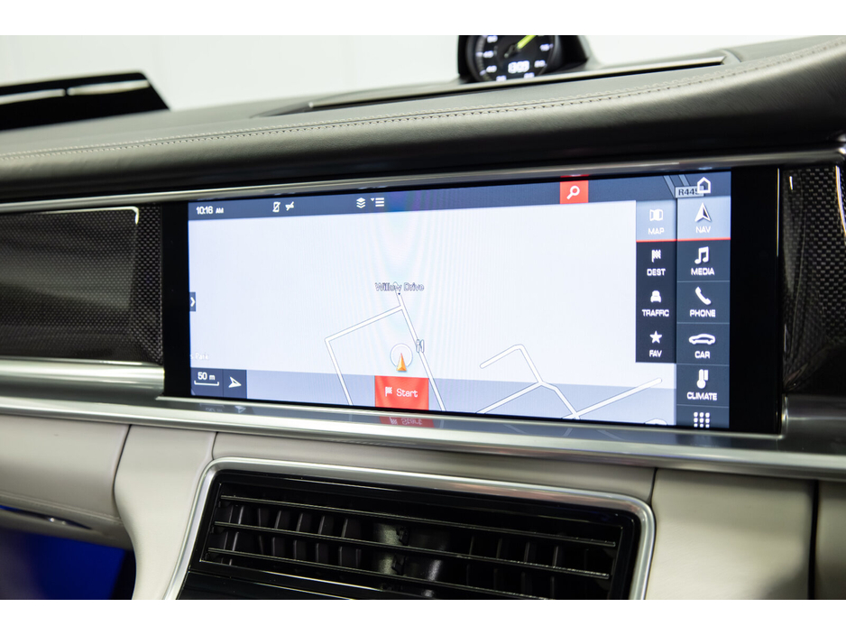 2018 Porsche Panamera - image 21