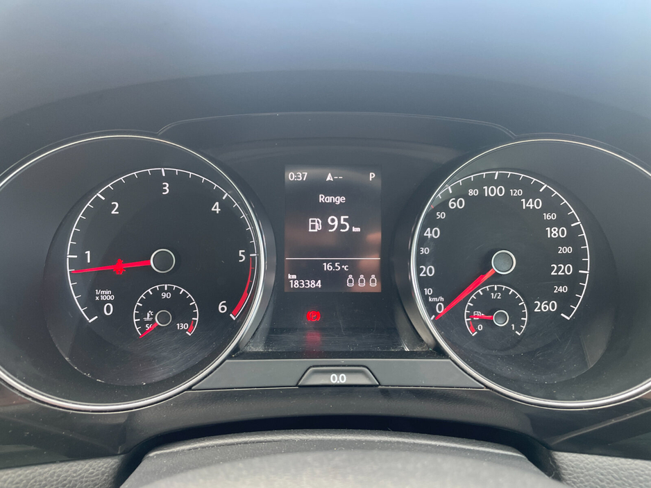 2016 Volkswagen Golf - image 16