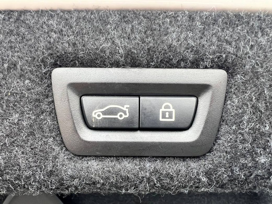 2017 BMW 5 Series - image 13