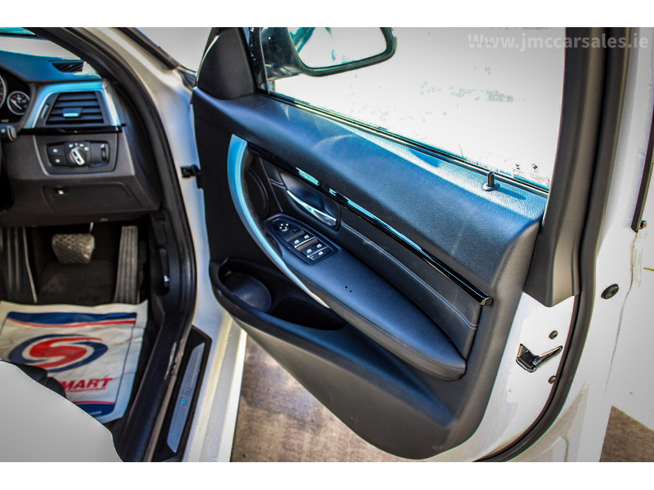 2016 BMW 3 Series - image 13