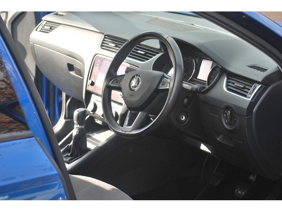 2020 Skoda Octavia - image 13