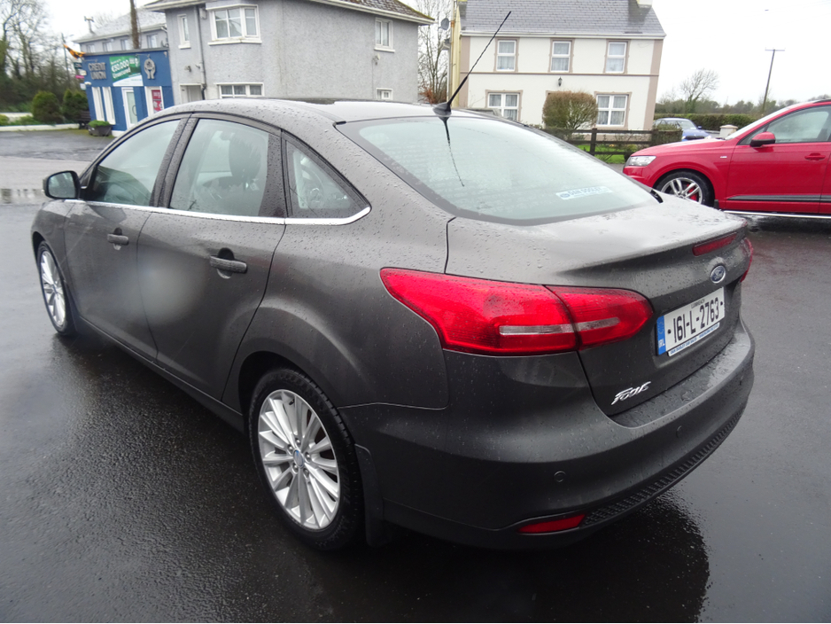 2016 Ford Focus - image 11