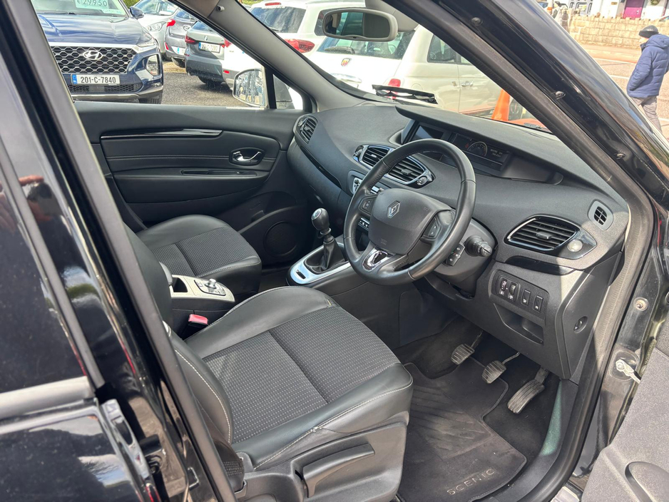 2015 Renault Grand Scenic - image 13