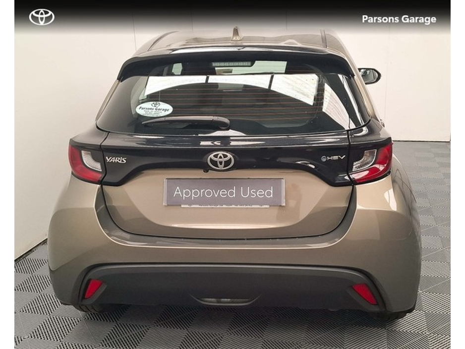 2024 Toyota Yaris - image 4