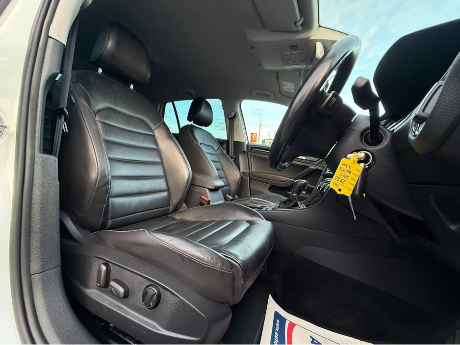 2014 Volkswagen Golf - image 20