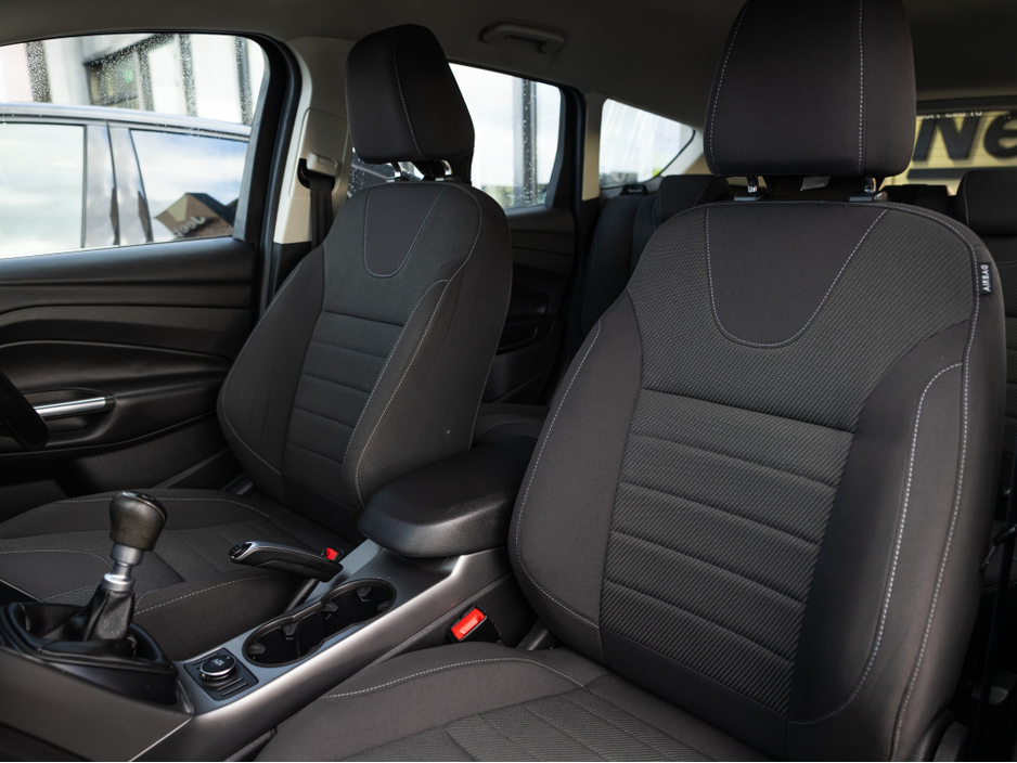 2015 Ford Kuga ZETEC 2.0 TDCI 120PS FWD 4 4DR €11,950