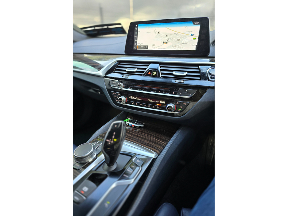 2017 BMW 5 Series - image 3