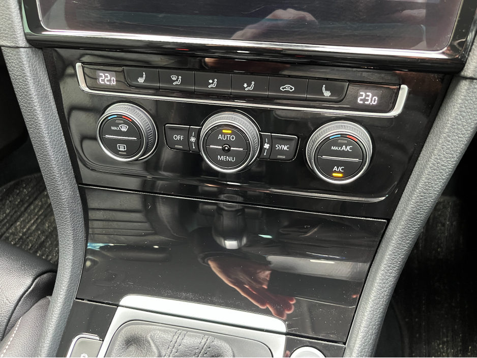 2020 Volkswagen Golf - image 20