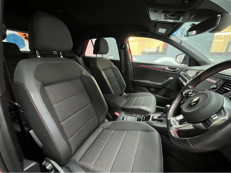 2021 Volkswagen T-Roc - image 12