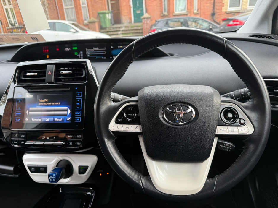 2018 Toyota Prius - image 10