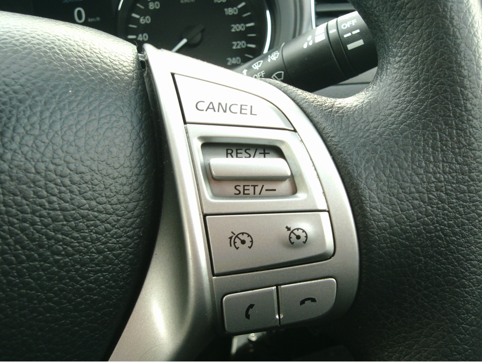 2015 Nissan Pulsar - image 22