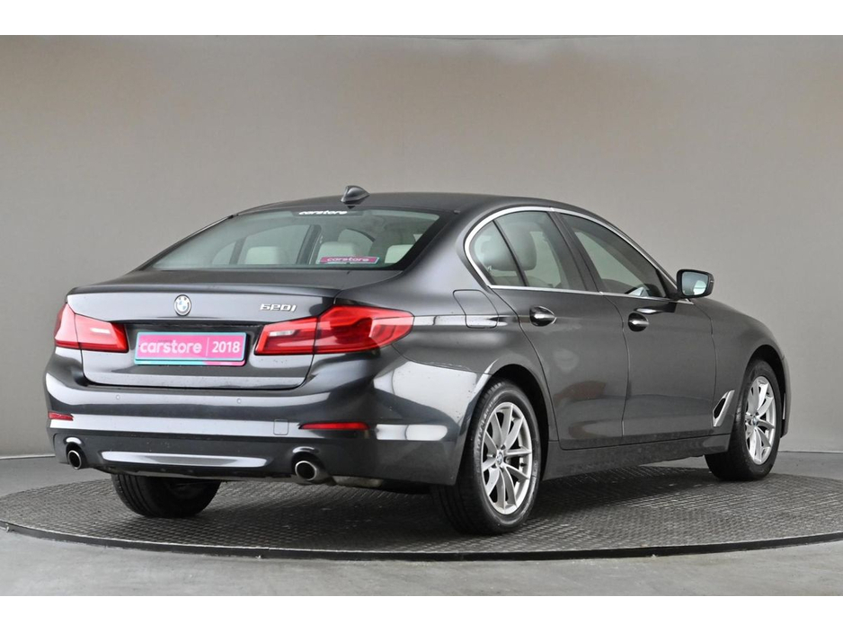 2018 BMW 5 Series - image 9