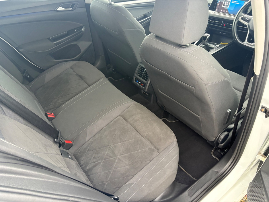 2020 Volkswagen Golf - image 17