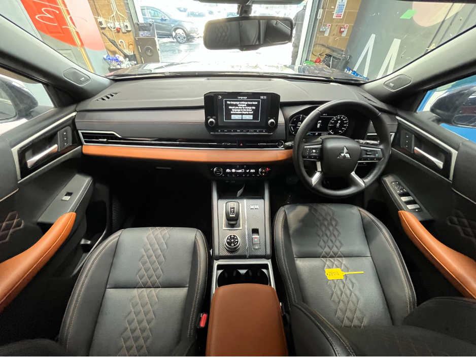 2023 Mitsubishi Outlander - image 20