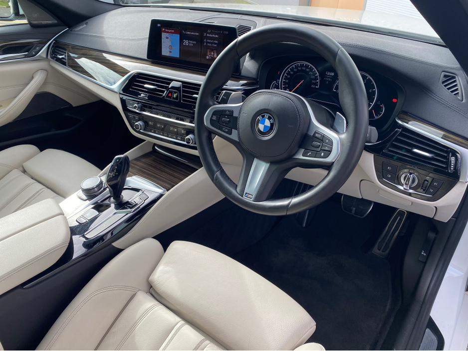 2018 BMW 5 Series - image 2