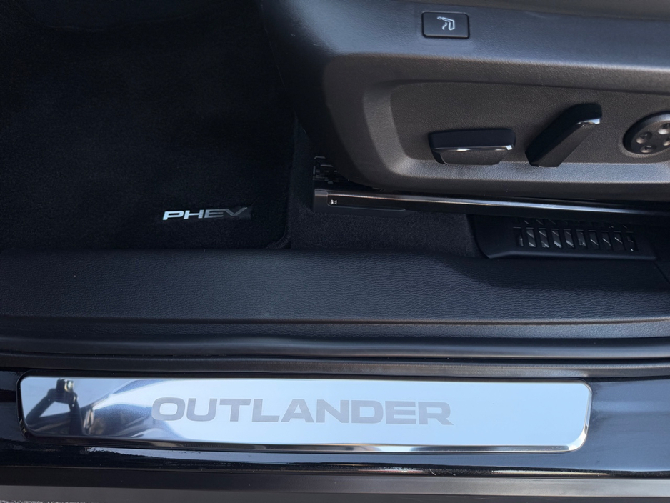 2023 Mitsubishi Outlander - image 43