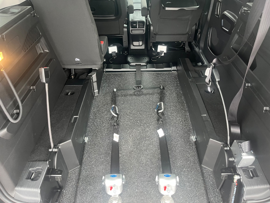 2024 Peugeot Rifter - image 11