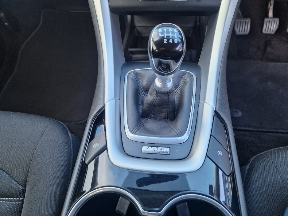 2016 Ford Mondeo - image 26