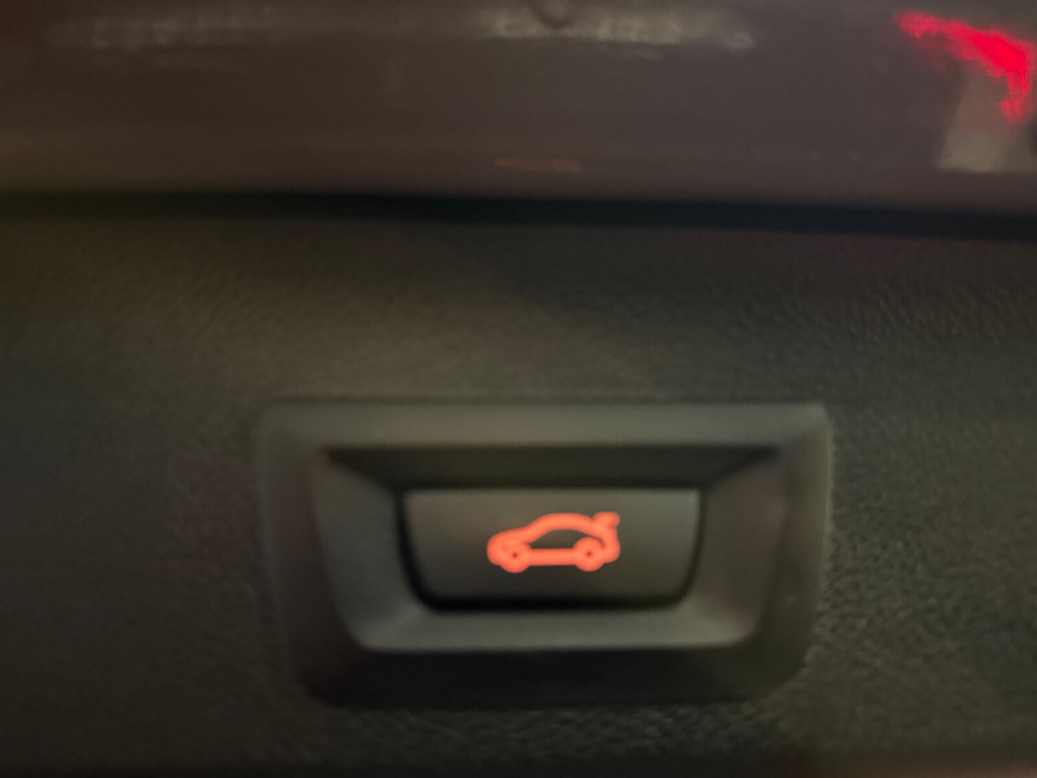 2022 BMW 5 Series - image 32