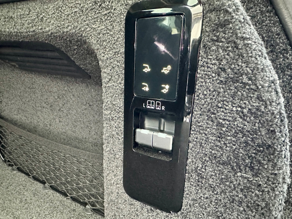 2023 Land Rover Range Rover - image 16