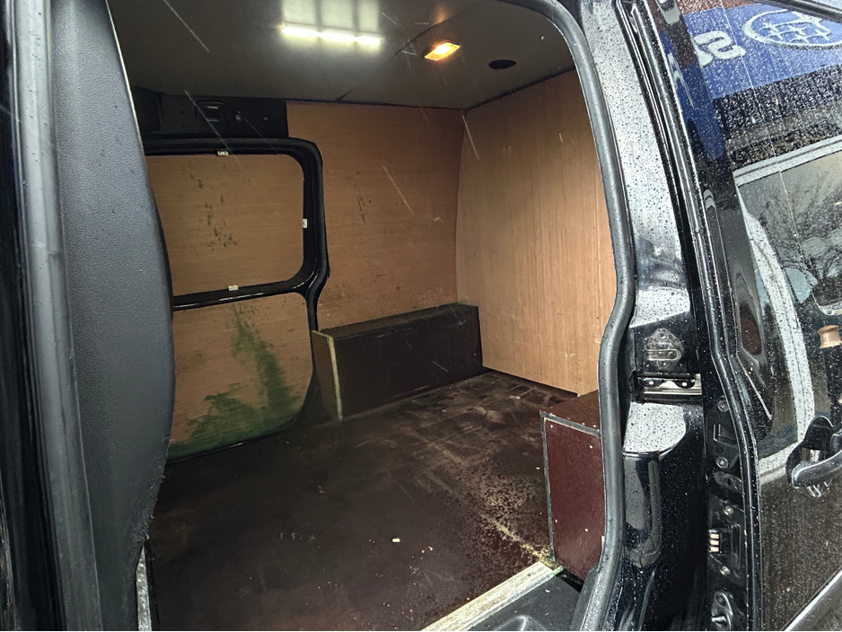 2020 Volkswagen Caddy - image 14