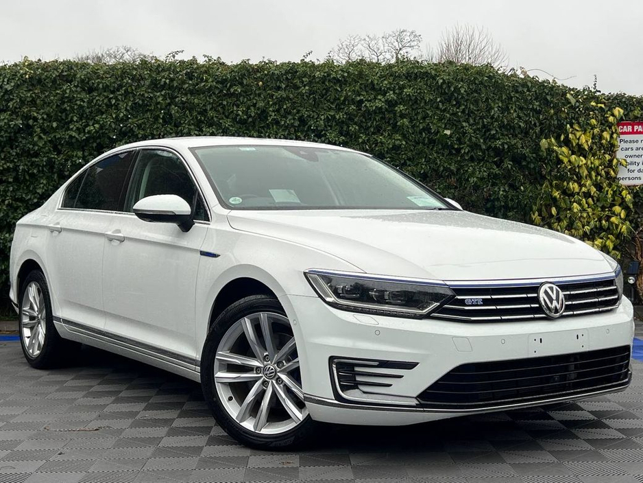 2017 Volkswagen Passat GTE 1.4 HYBRID // FULL SERVICE HISTORY // LEATHER HEATED SEATS // 18" ALLOYS // APPLE CARPLAY/ANDROID AUTO €18,900