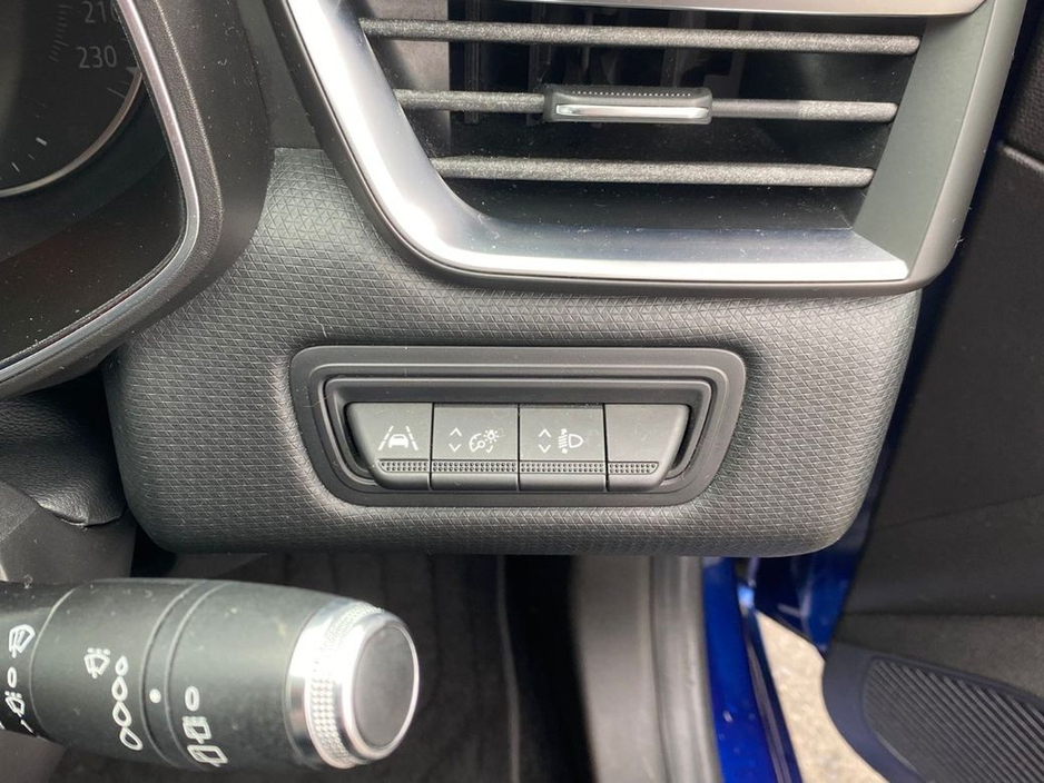 2020 Renault Clio - image 21