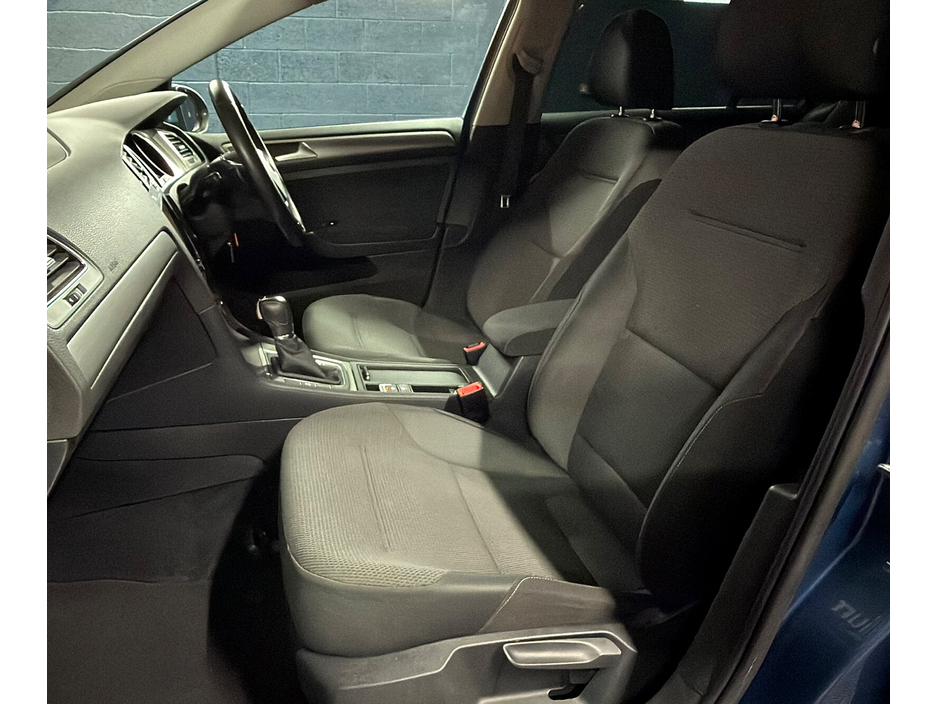 2014 Volkswagen Golf - image 28