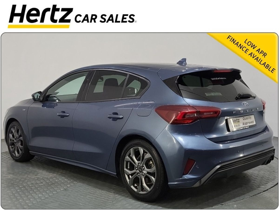 2023 Ford Focus - image 2