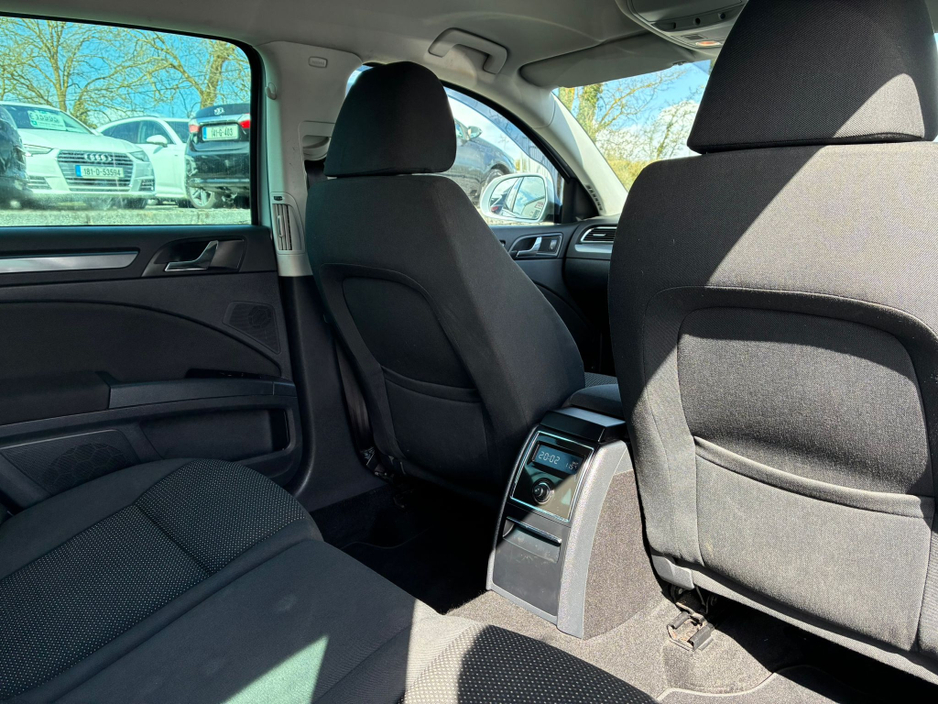 2013 Skoda Superb - image 6