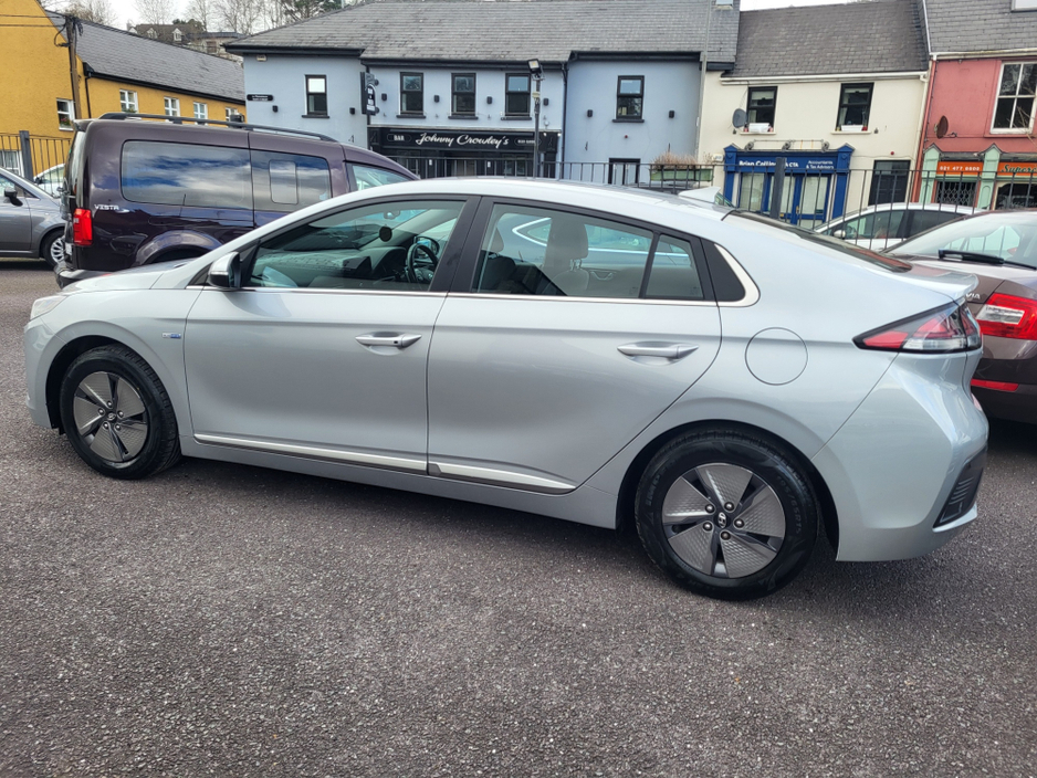 2020 Hyundai Ioniq - image 4