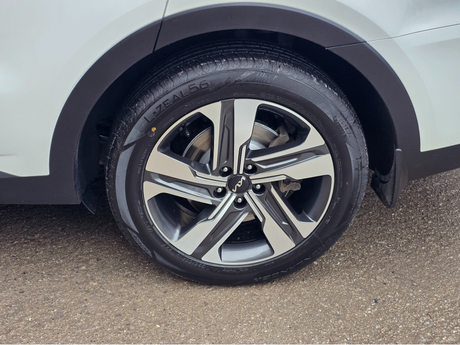 2022 Kia Sorento - image 11