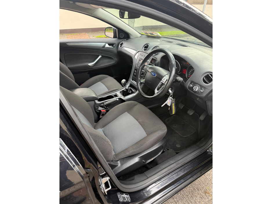 2013 Ford Mondeo - image 11