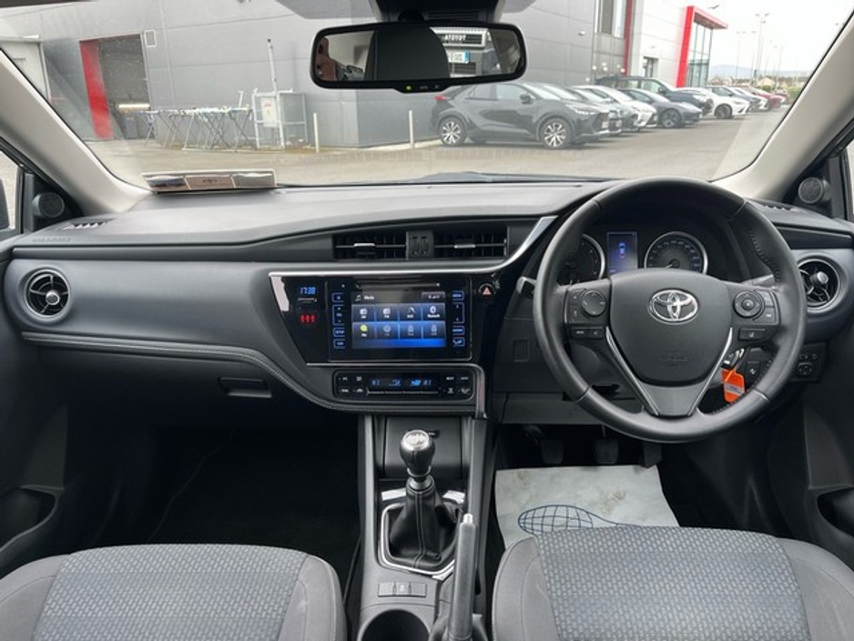 2018 Toyota Corolla - image 8