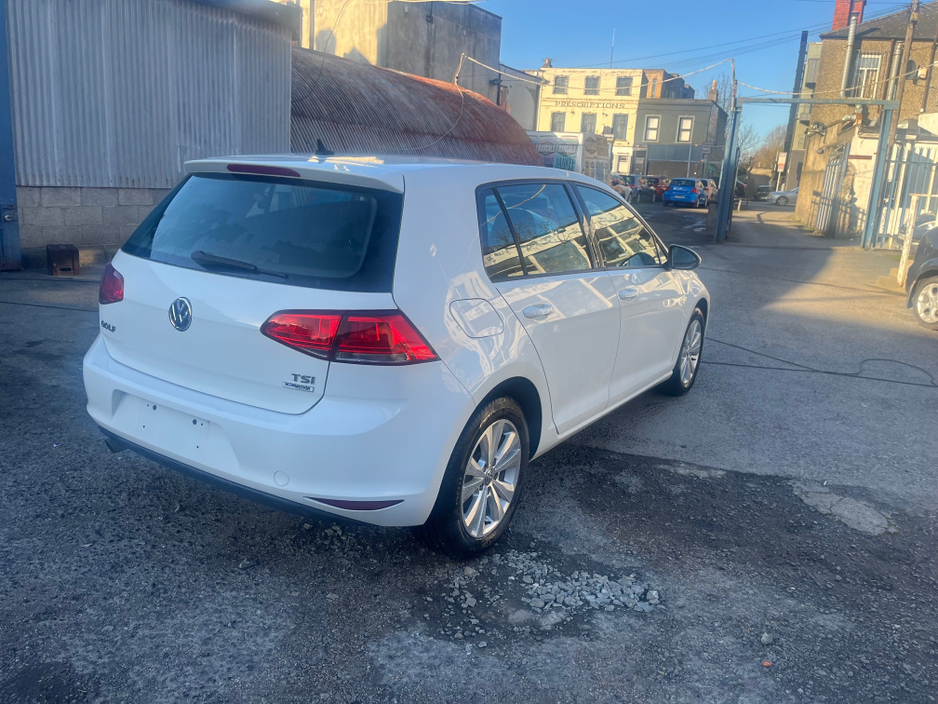 2016 Volkswagen Golf - image 3