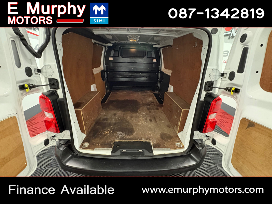 2020 Vauxhall Vivaro - image 11