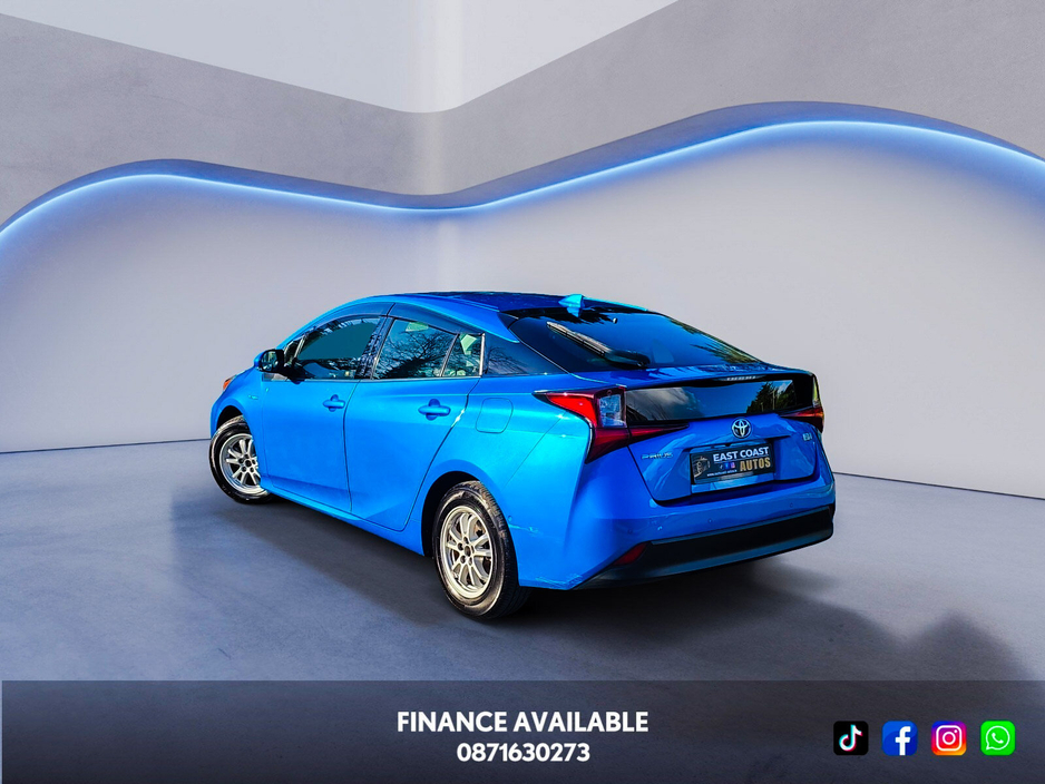 2020 Toyota Prius - image 4