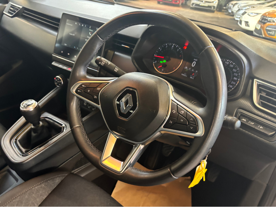 2023 Renault Clio - image 10