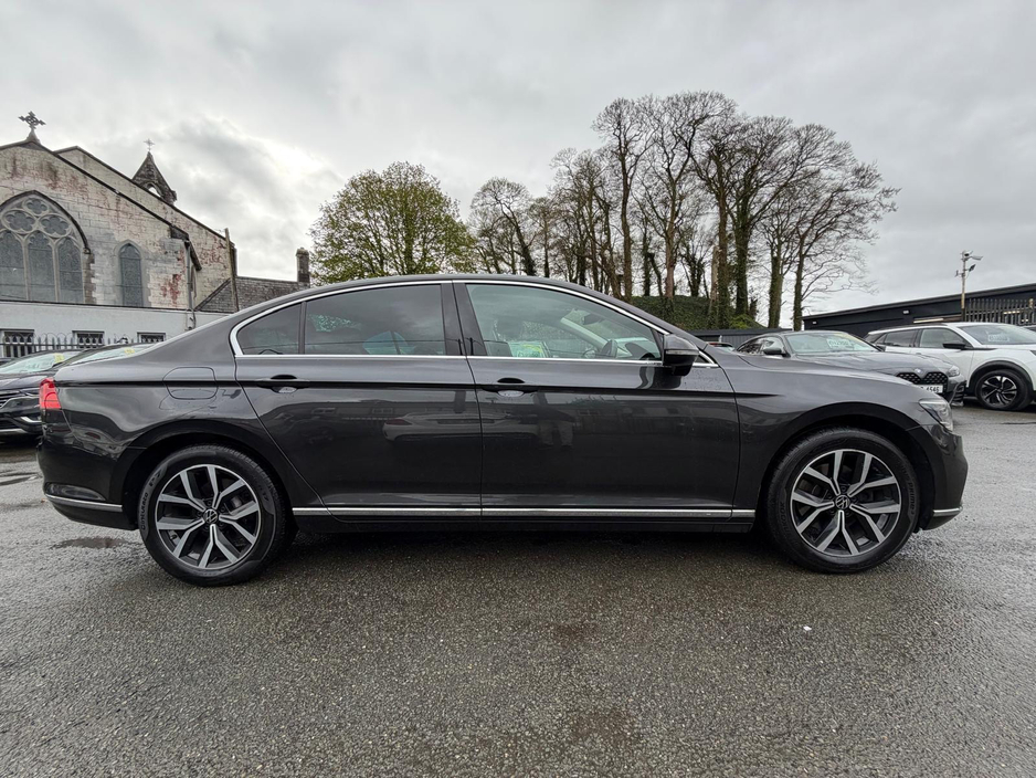 2021 Volkswagen Passat - image 7