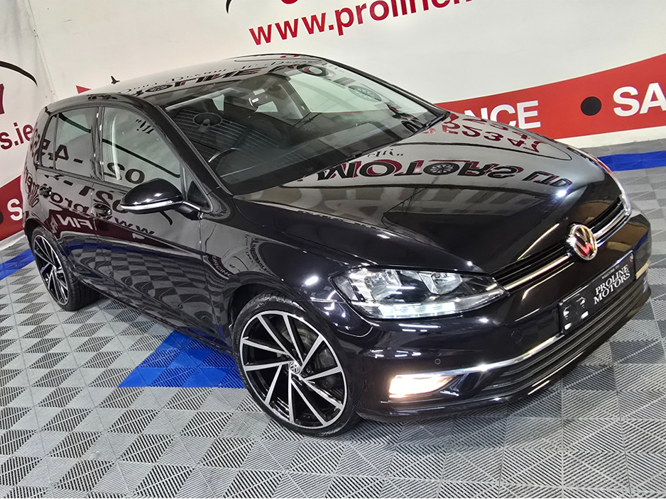 2019 Volkswagen Golf - image 2