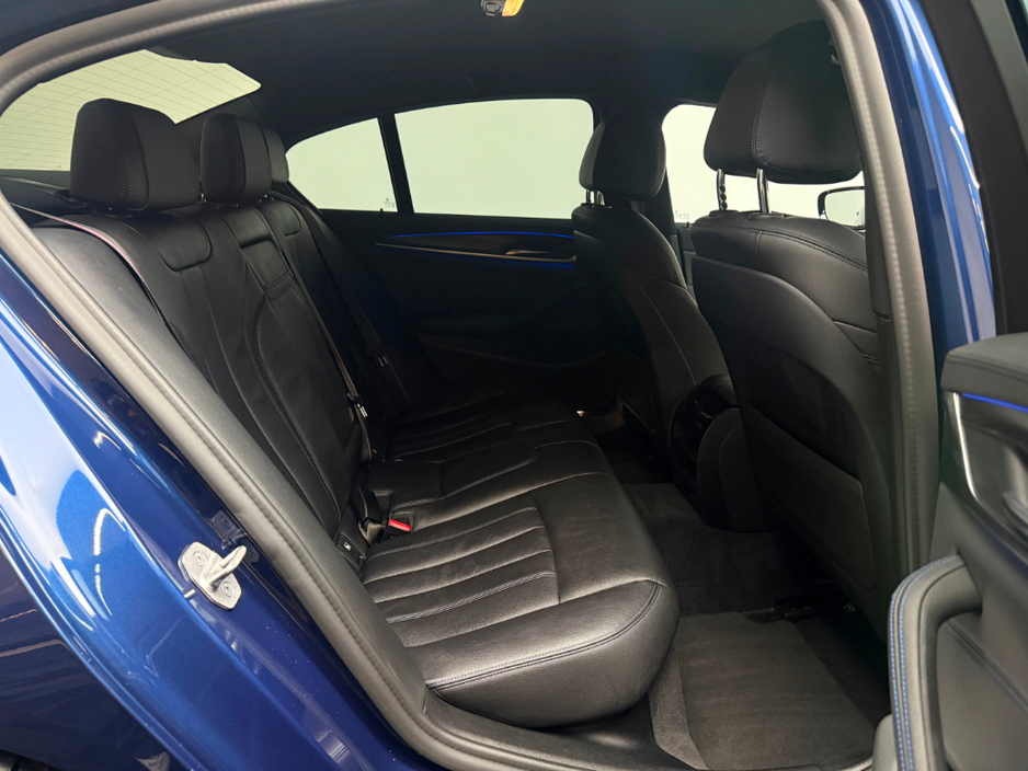 2021 BMW 5 Series - image 11