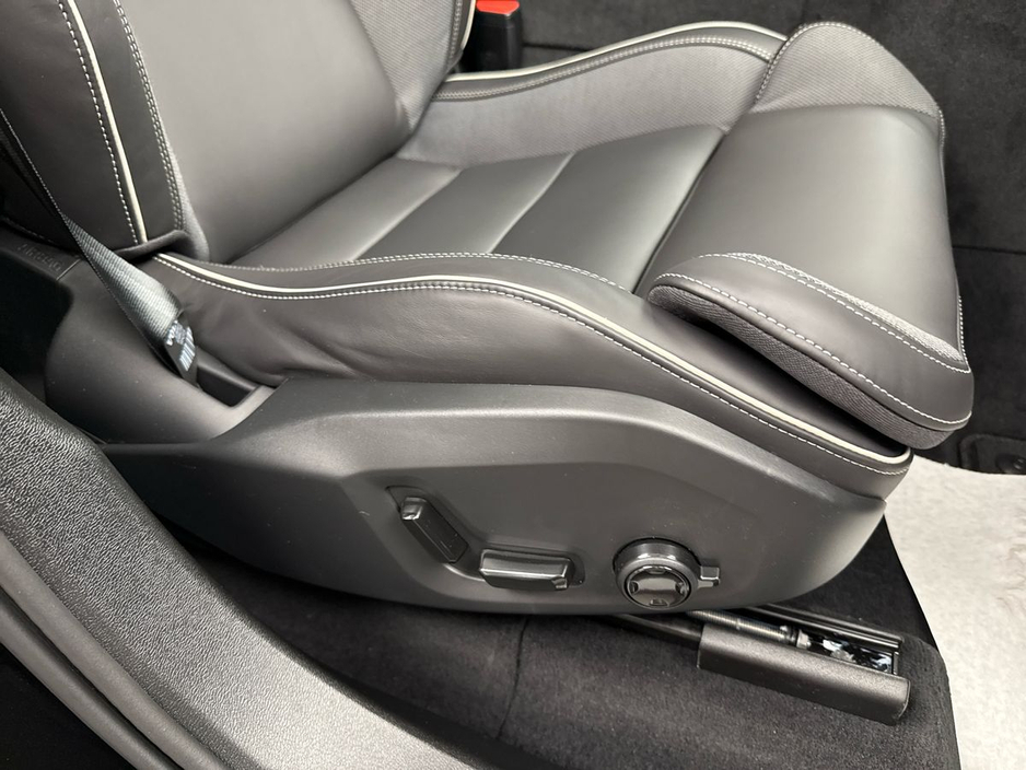 2026 Volvo XC60 - image 25