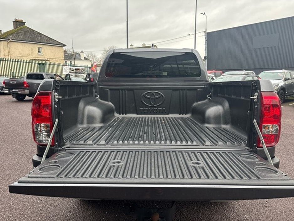 2025 Toyota Hilux FRESH SELECTION OF TRADE-INS HILUX 2.4 SR5 D/CAB AUTO €48,000